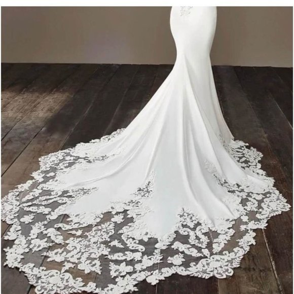 wedding dress / gown